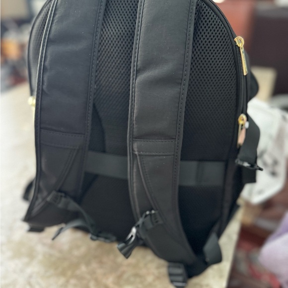 ❌***SOLD*** ❌WILLING TO TRADE Isaac Mizrahi backpack - Picture 4 of 11